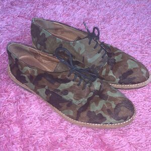 Vince Camuto Nilee Camo Oxfords